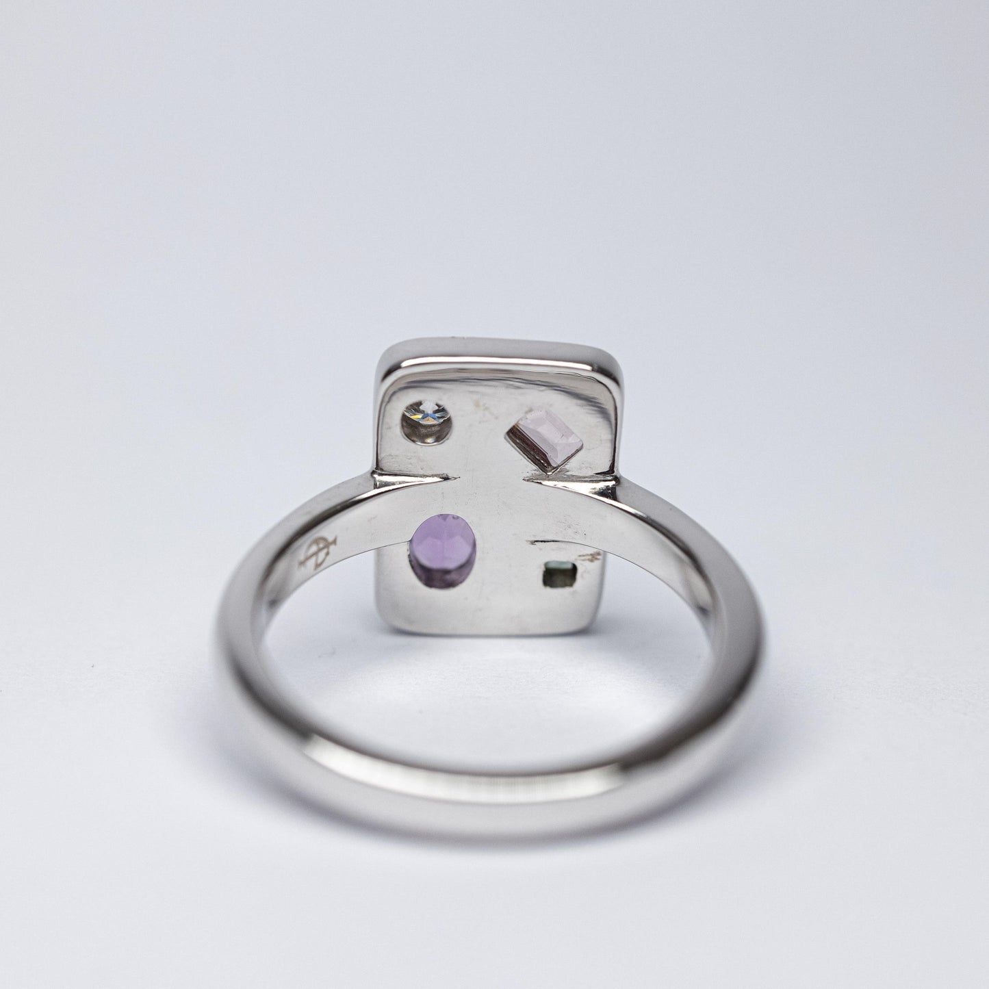 Rectangular violet pink forest - White gold