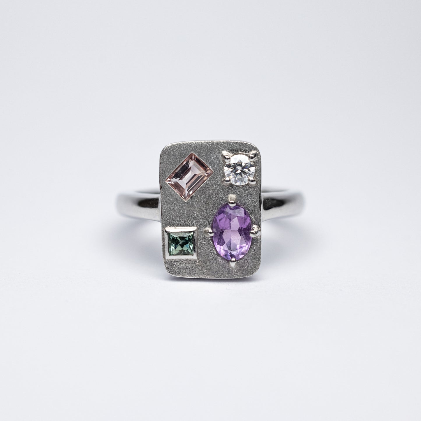 Rectangular violet pink forest - White gold